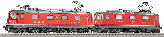 Set of 2 Electric locomotives Re 10/10 for double tracktion<br /><a href='images/pictures/Roco/63847.jpg' target='_blank'>Full size image</a>